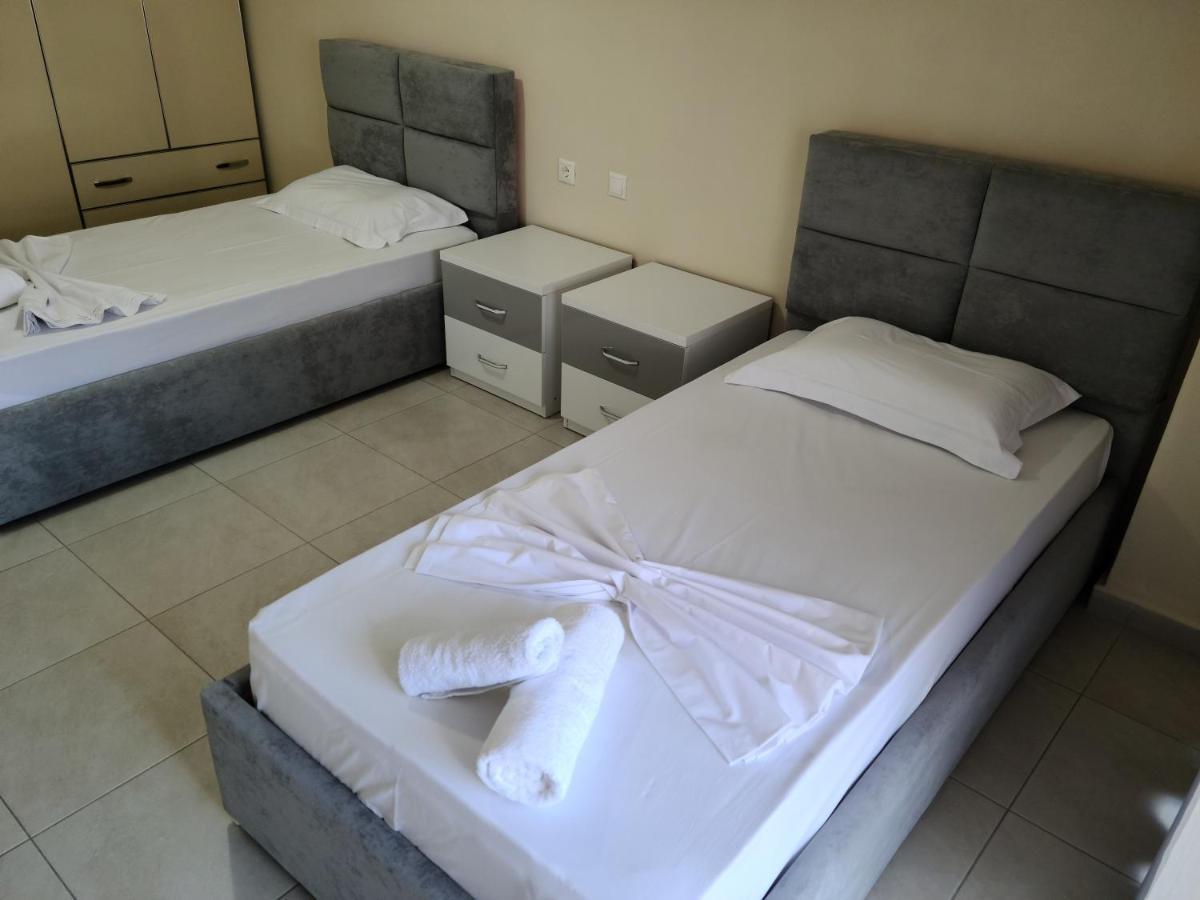 Marinela Apartment Tirana Esterno foto